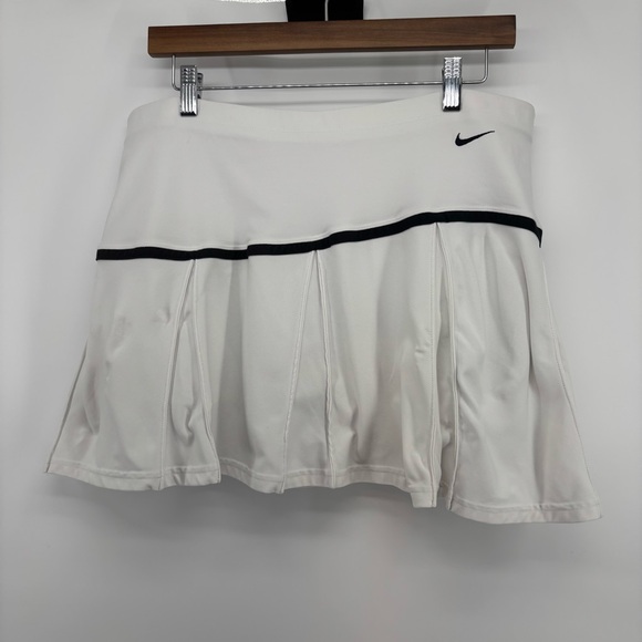 Nike Team Women XL Court White Tennis Athletic Pleated Skirt/Skort Pickleball - Picture 1 of 8